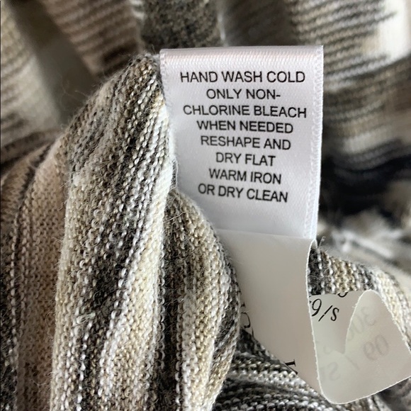 BANANA REPUBLIC | Ruffled Boatneck Stretchy Heathered Short-Sleeved Sweater - Picture 8 of 8